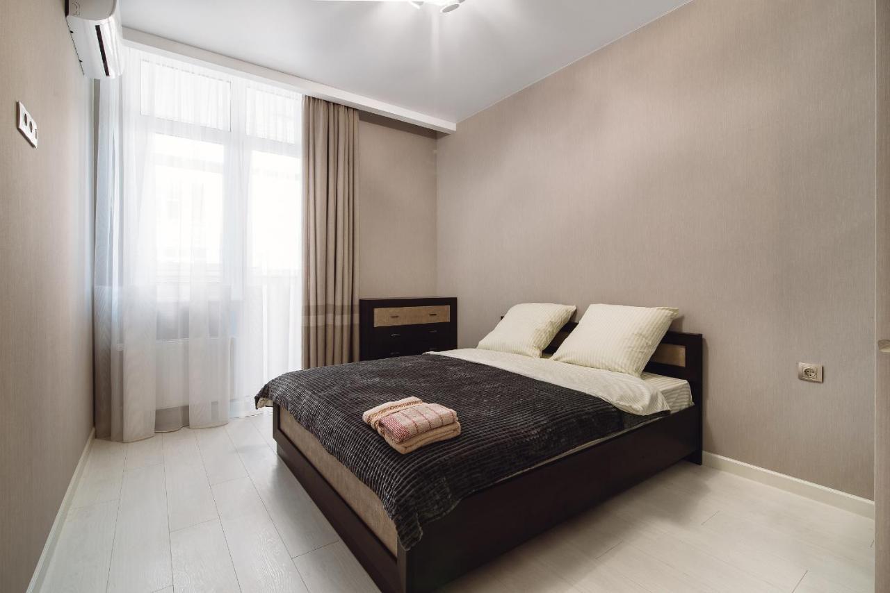 К Морю 5 Мин! Французский Бульвар 26 Спальных Мест 6 ! Odessa Extérieur photo